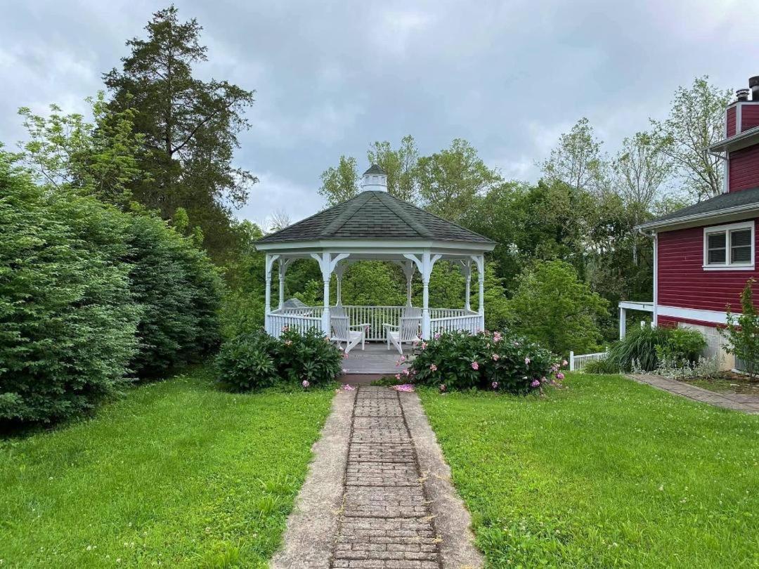 Plain & Fancy Bed & Breakfast Ironton エクステリア 写真