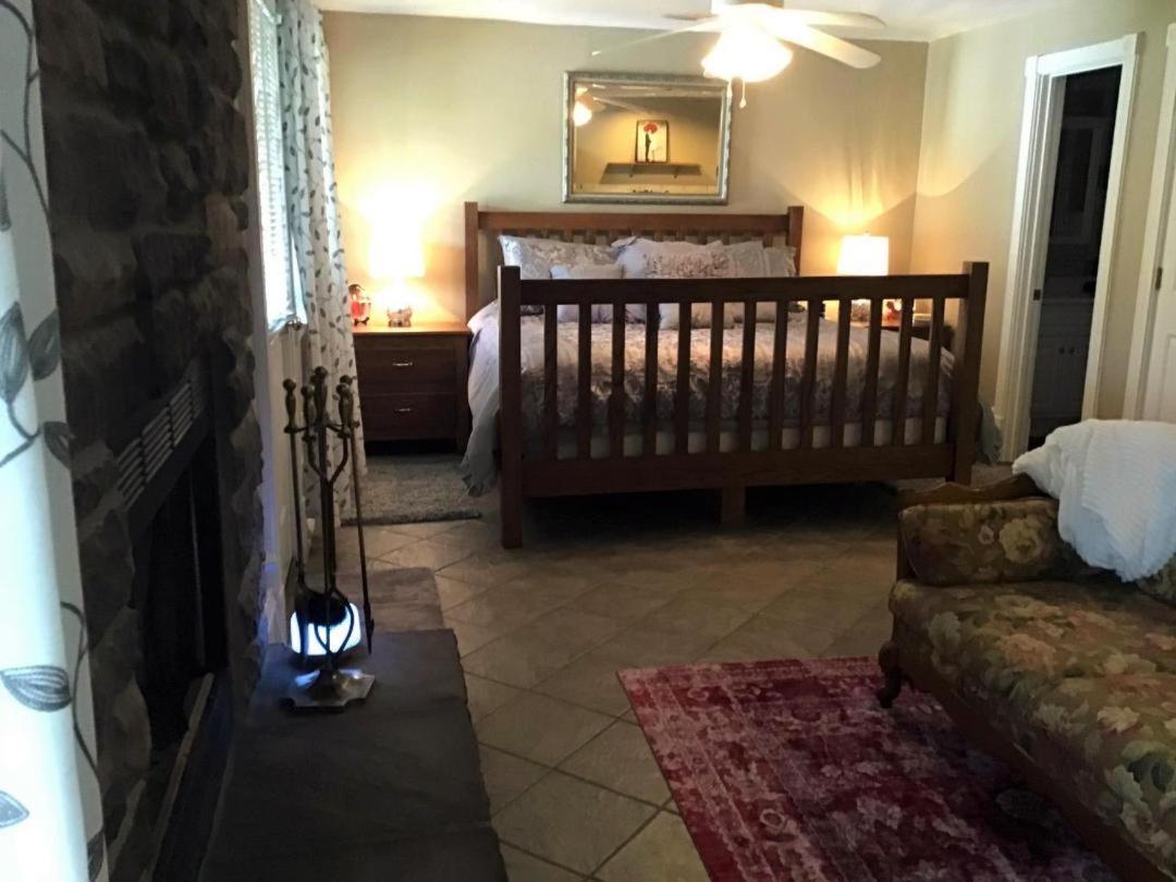 Plain & Fancy Bed & Breakfast Ironton エクステリア 写真