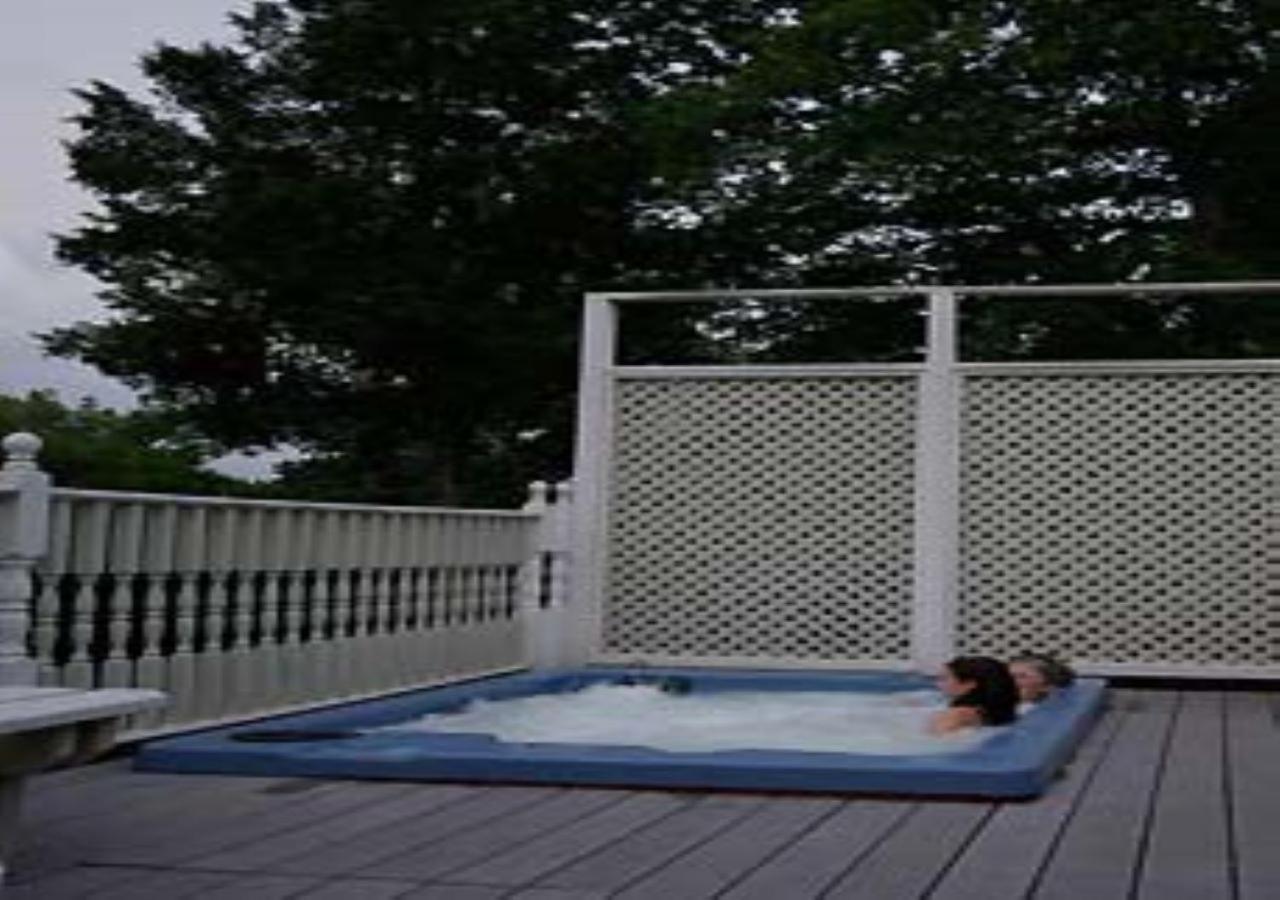 Plain & Fancy Bed & Breakfast Ironton エクステリア 写真