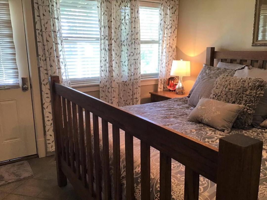 Plain & Fancy Bed & Breakfast Ironton エクステリア 写真